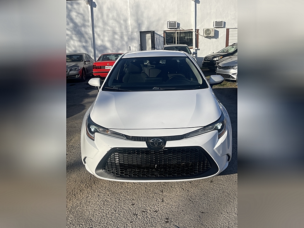 2022 Toyota Corolla LE's photo