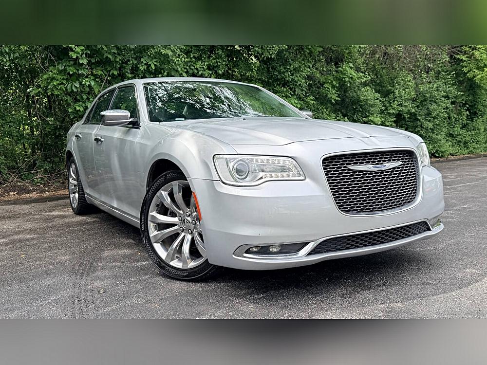 2020 Chrysler 300 Limited's photo