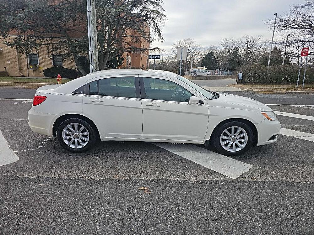 2011 Chrysler 200 Touring's photo