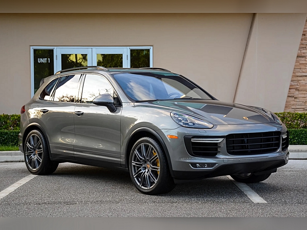 2015 Porsche Cayenne Turbo's photo