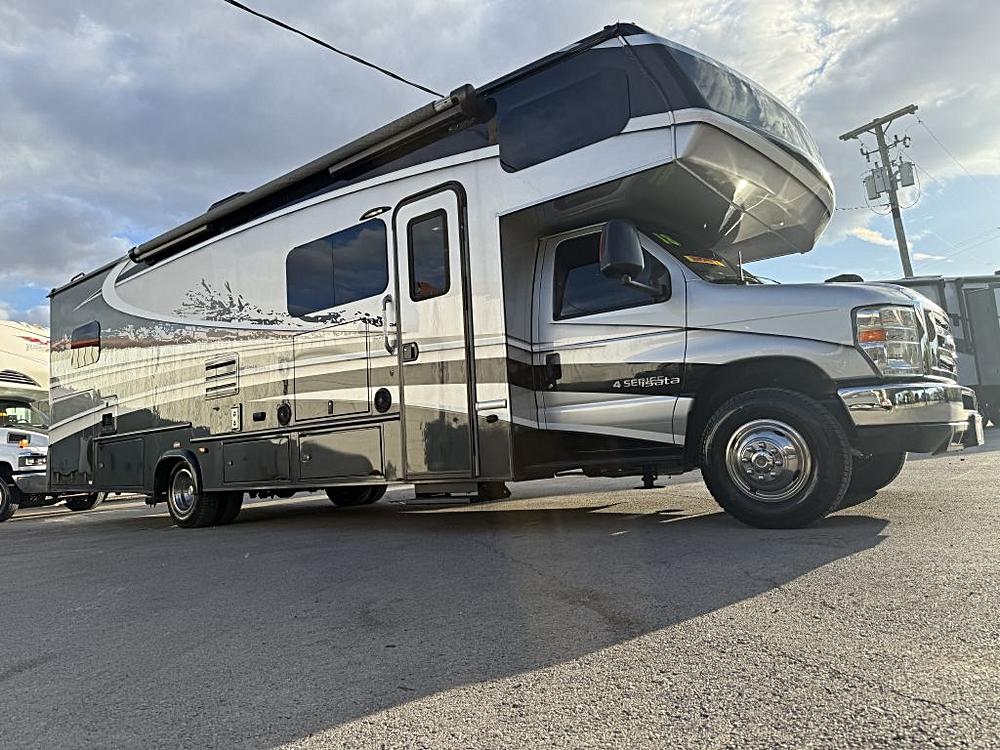 2017 Ford E-Series Cutaway Base