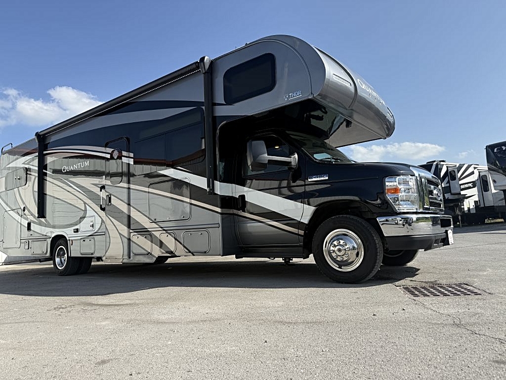 2019 Ford E-Series DRW E-450 Super Duty 158 in WB's photo
