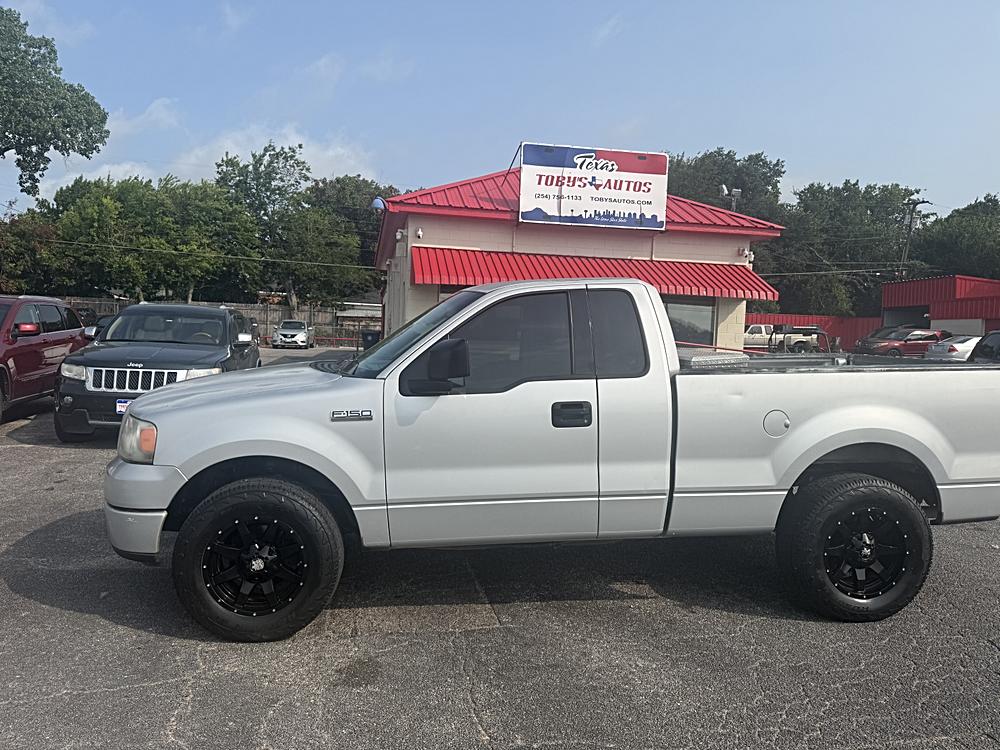 2004 Ford F-150 STX Regular Cab 126-in Styleside's photo