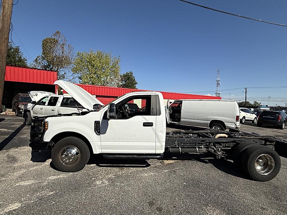 2017 Ford F-350 Super Duty Chassis Cab