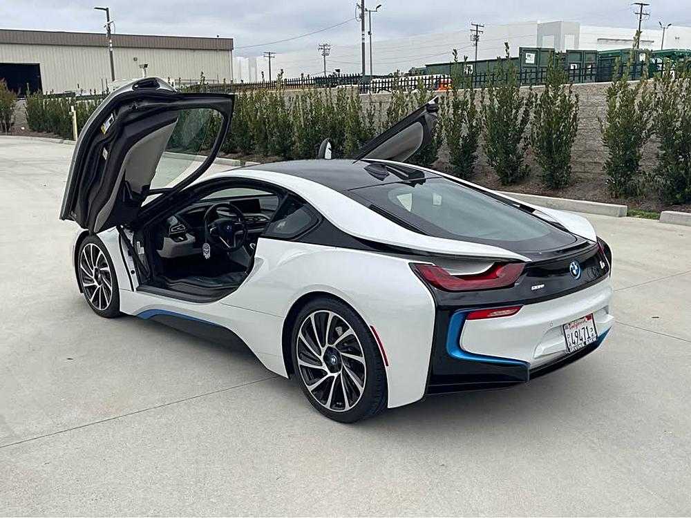 2016 BMW i8 - Photo 10