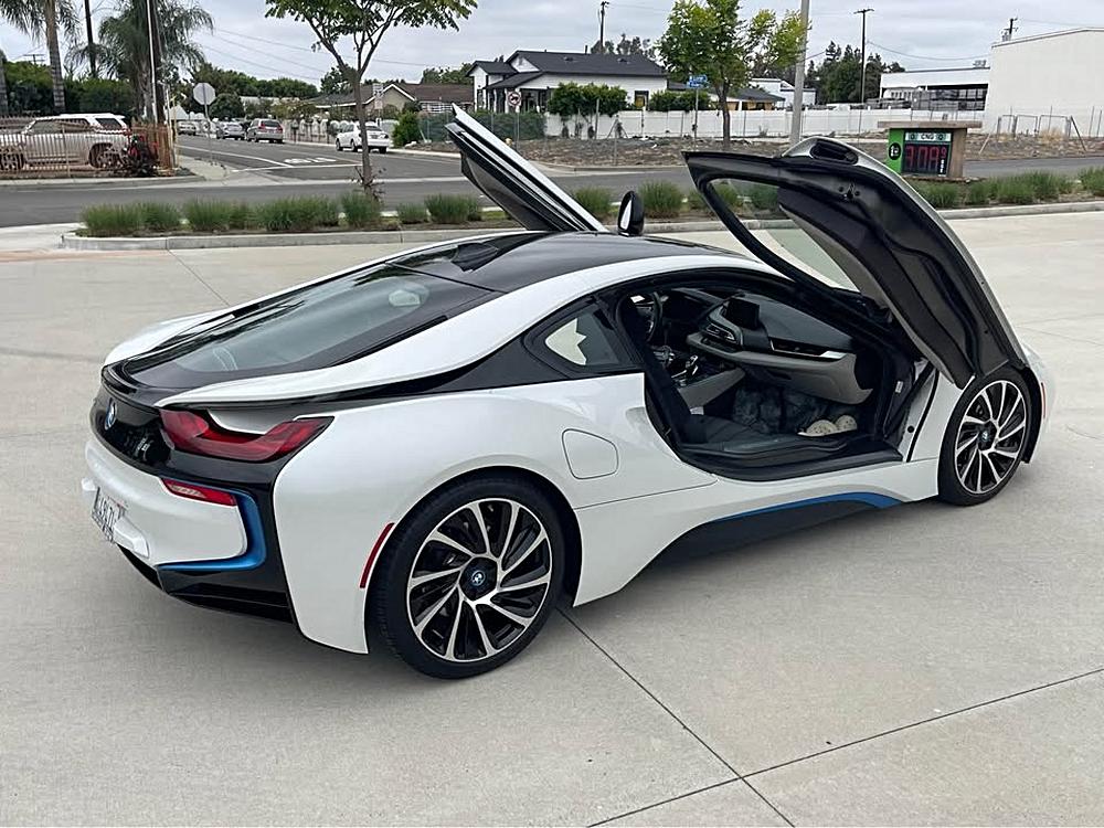 2016 BMW i8 - Photo 8