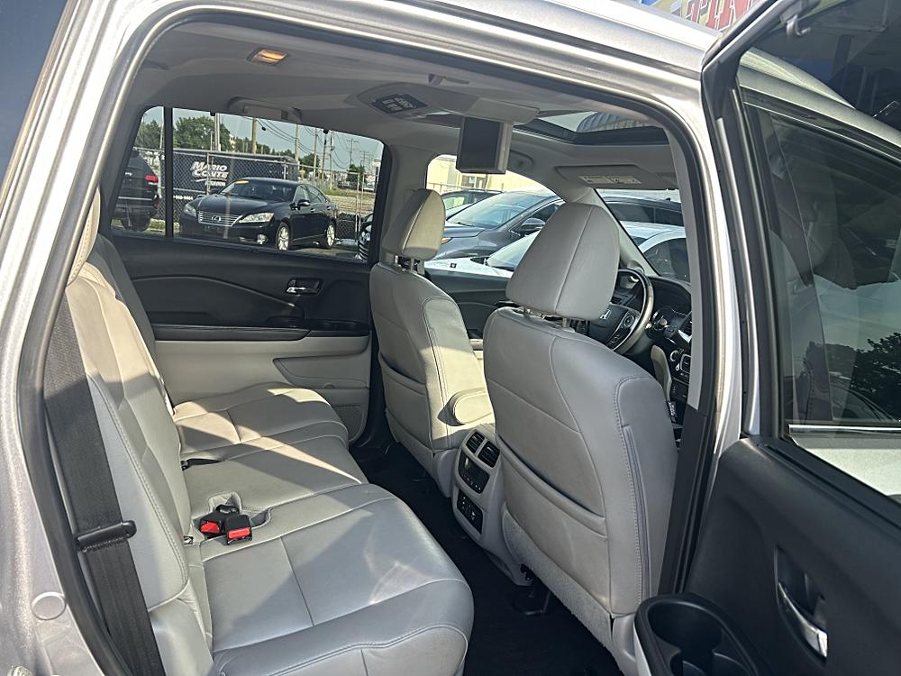 2017 Honda Pilot Touring - Photo 16