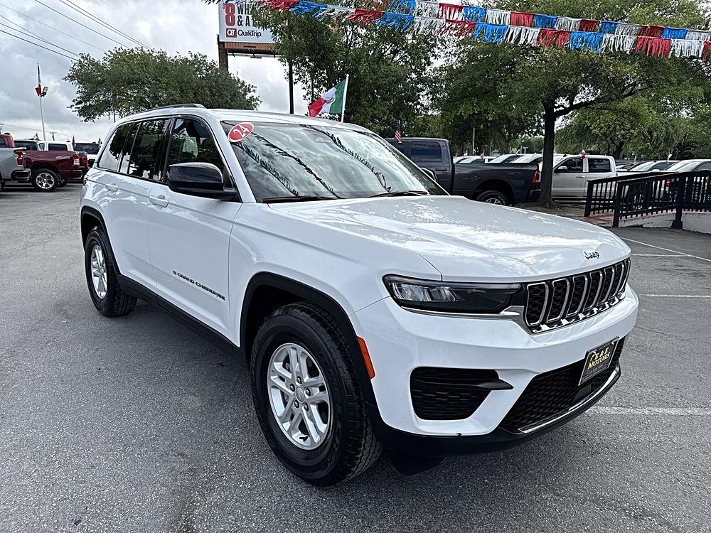 2024 Jeep Grand Cherokee Laredo's photo