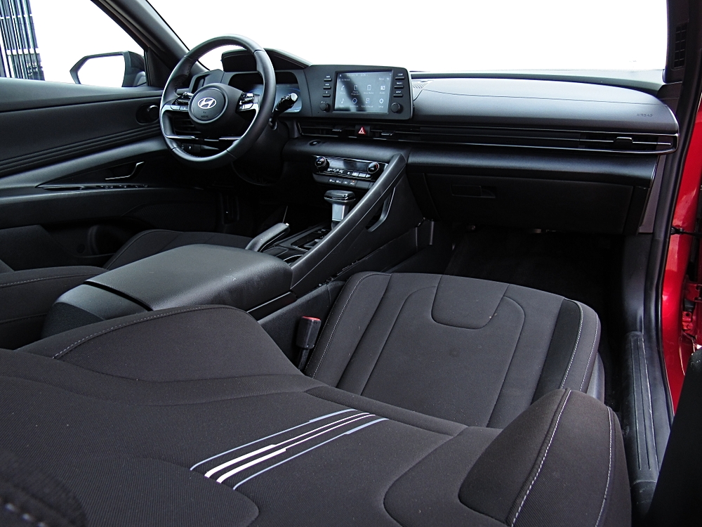 2025 Hyundai Elantra SEL - Photo 15