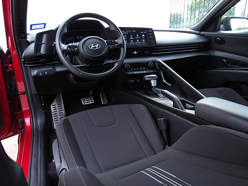 2025 Hyundai Elantra SEL - Photo 12