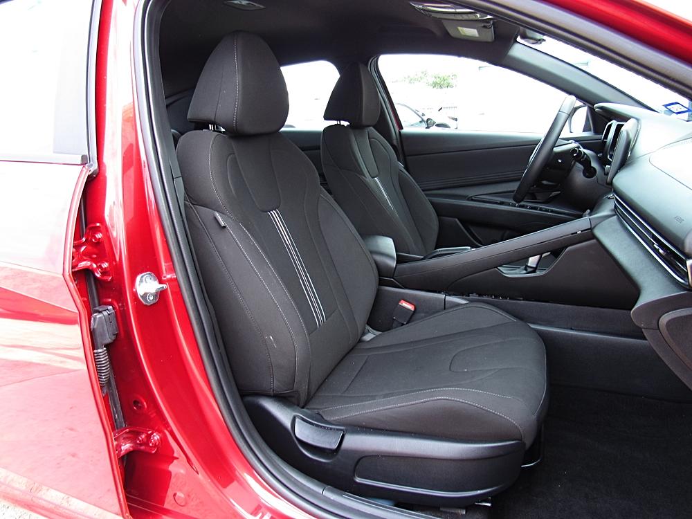 2025 Hyundai Elantra SEL - Photo 14