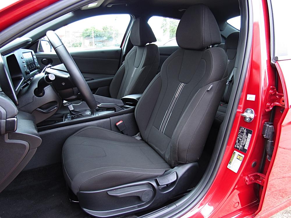 2025 Hyundai Elantra SEL - Photo 11