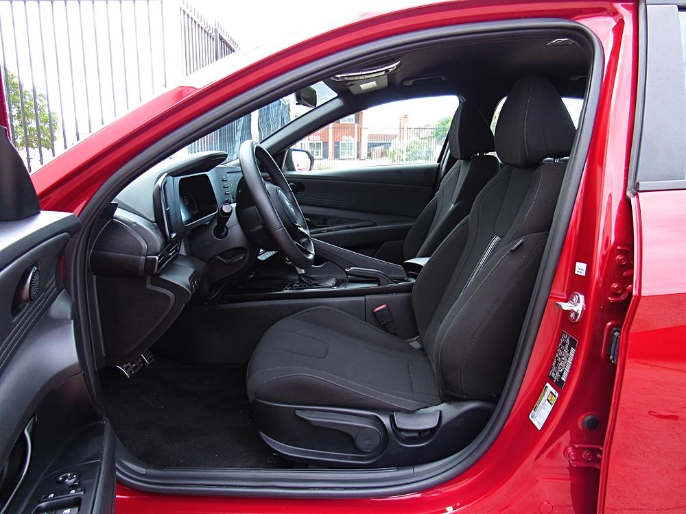 2025 Hyundai Elantra SEL - Photo 10