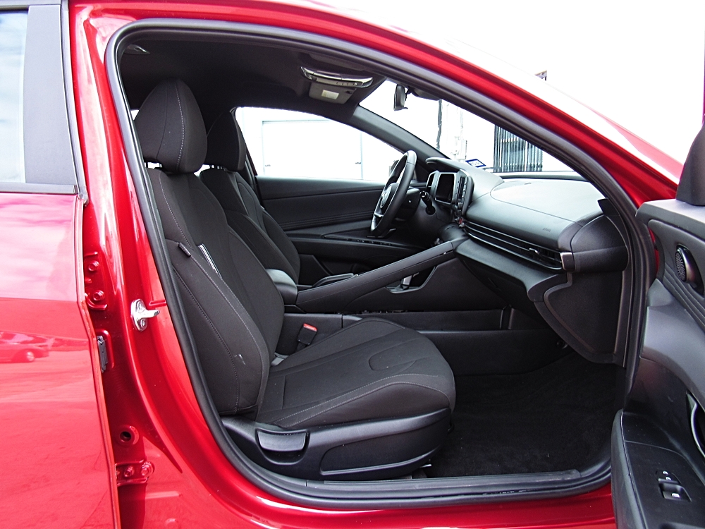 2025 Hyundai Elantra SEL - Photo 13