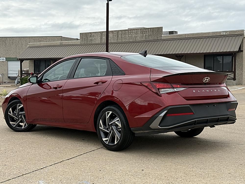 2025 Hyundai Elantra SEL - Photo 29