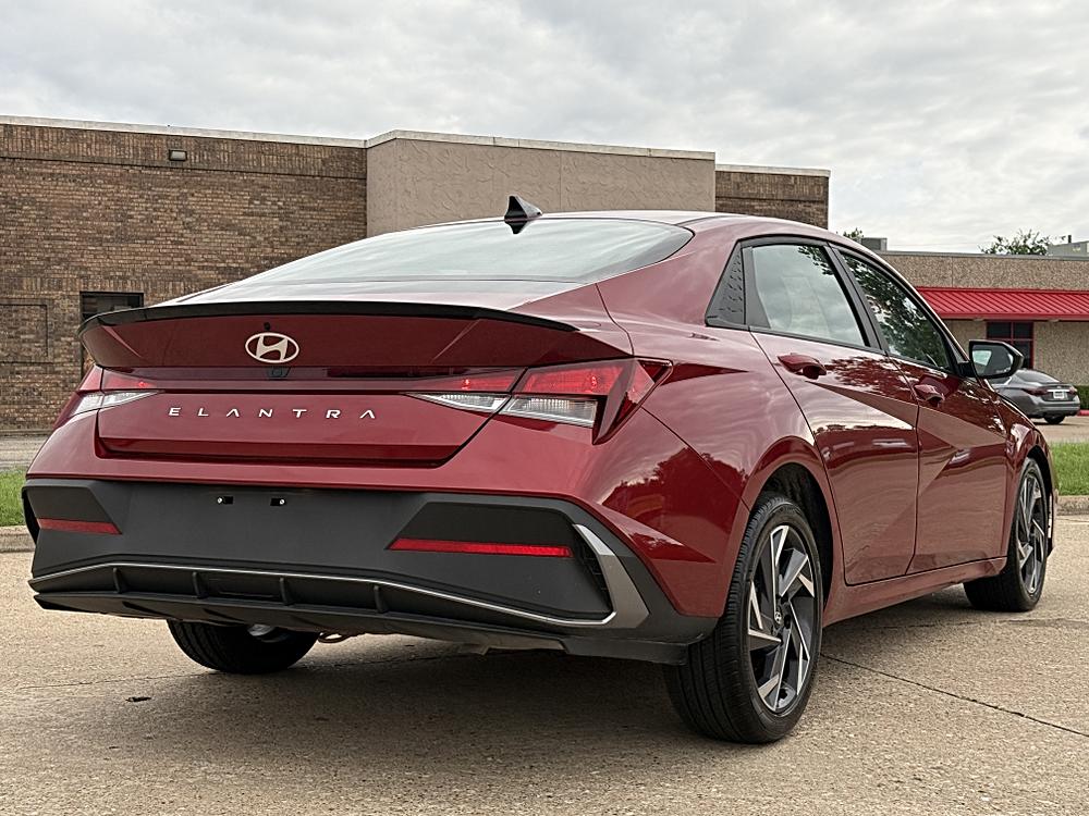 2025 Hyundai Elantra SEL - Photo 6