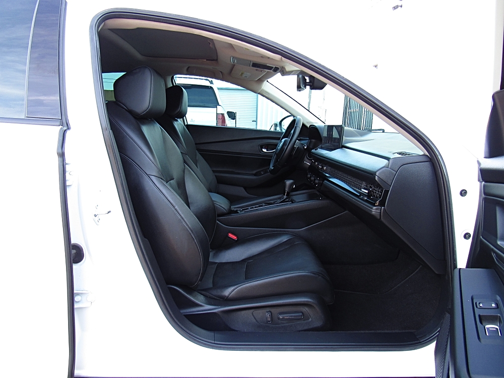 2025 Honda Accord Hybrid EX-L - Photo 14