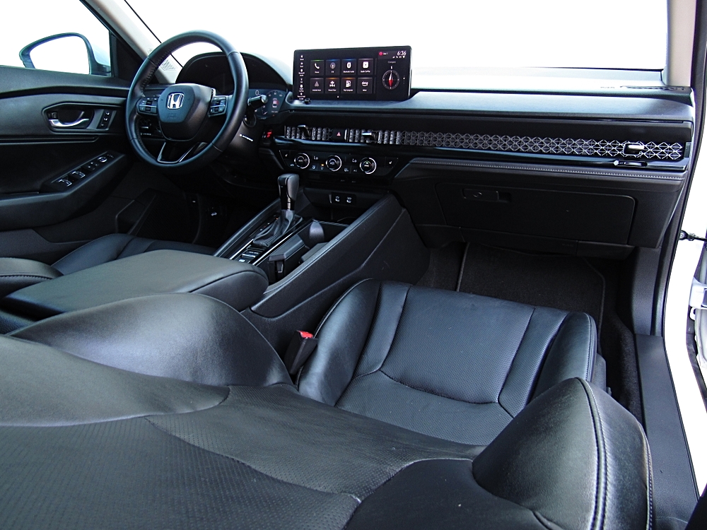2025 Honda Accord Hybrid EX-L - Photo 16