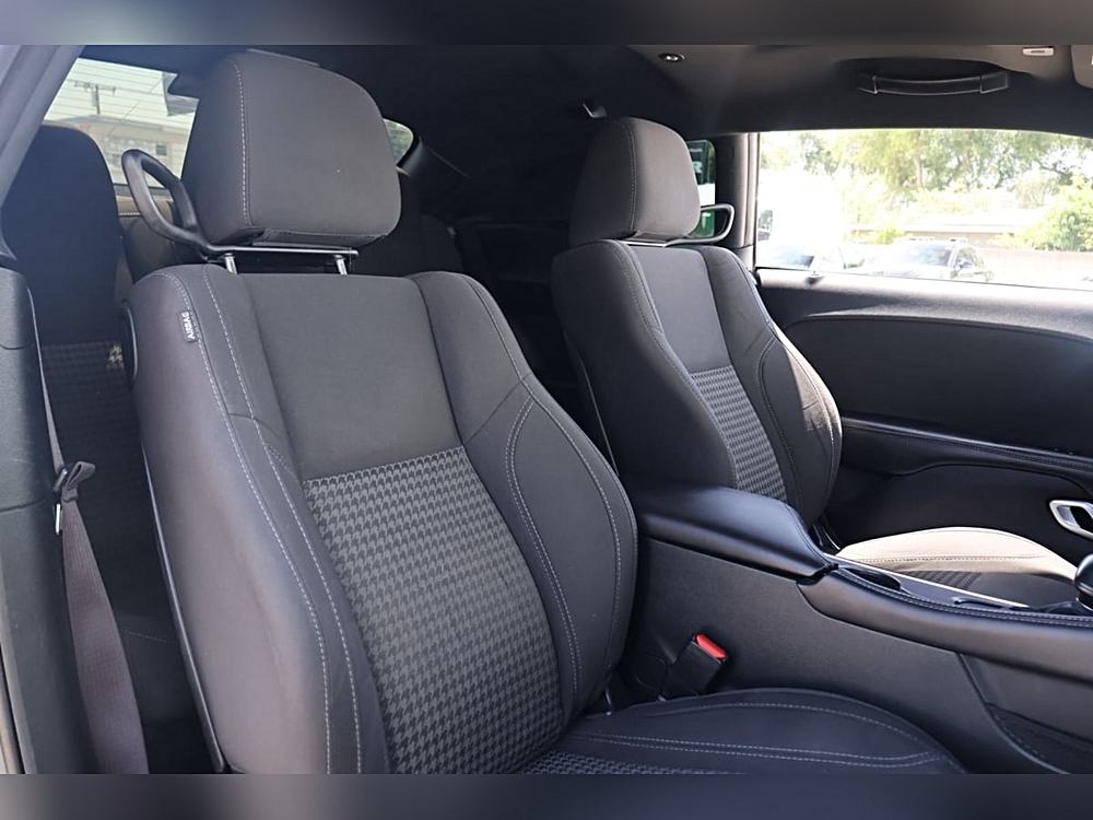 2022 Dodge Challenger SXT - Photo 8
