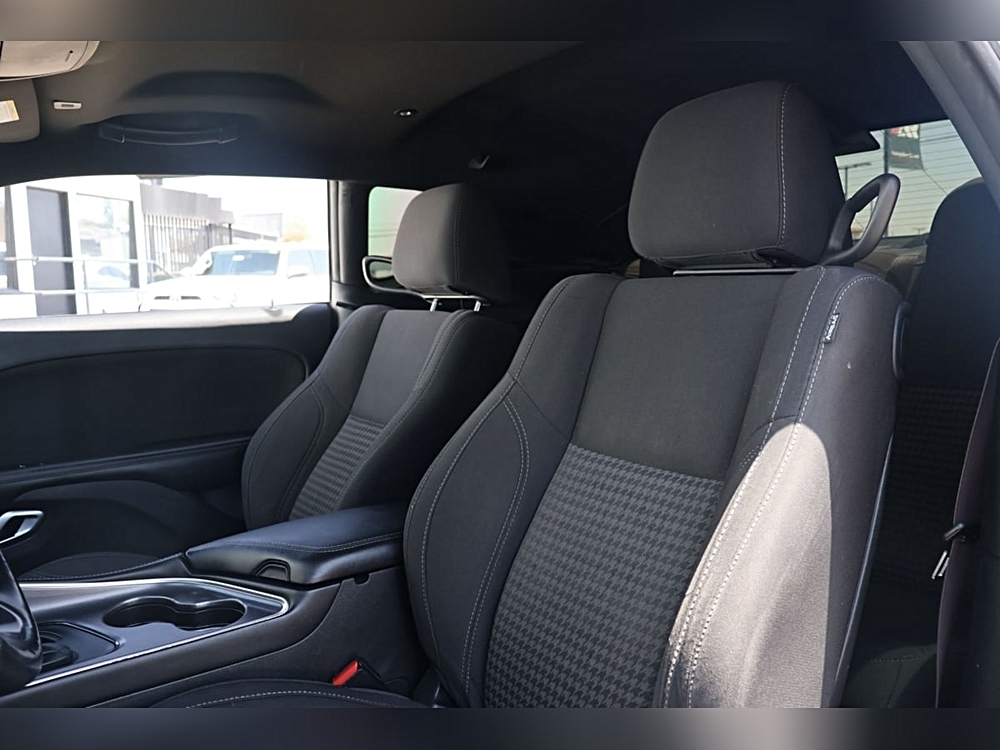 2022 Dodge Challenger SXT - Photo 6