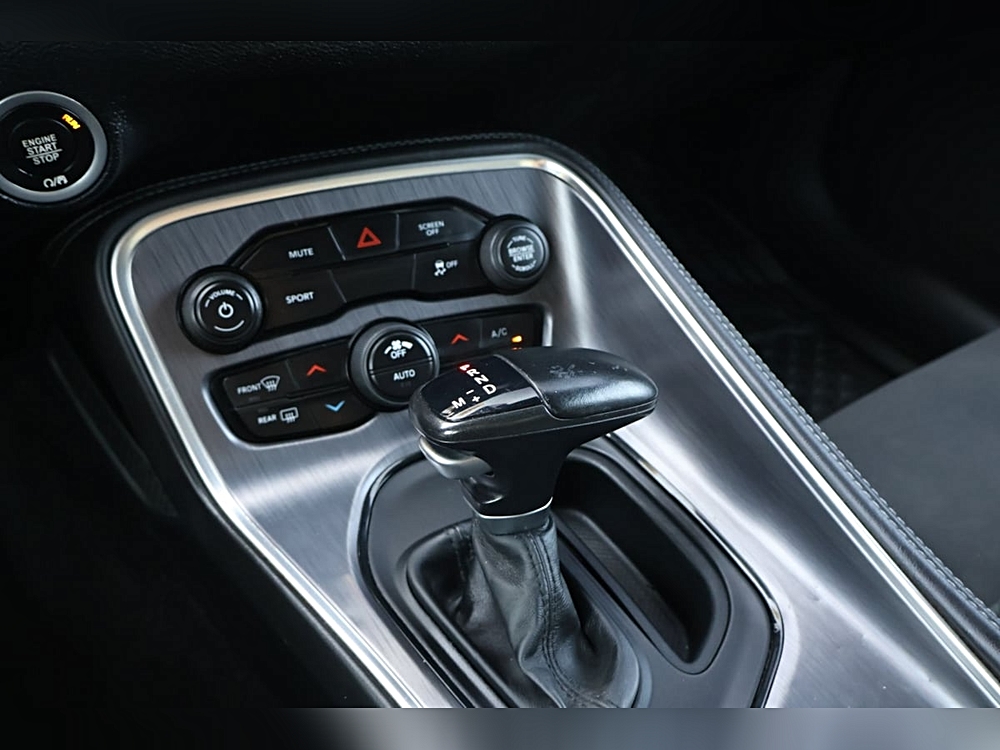 2022 Dodge Challenger SXT - Photo 10