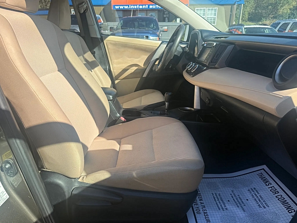 2013 Toyota RAV4 LE - Photo 8