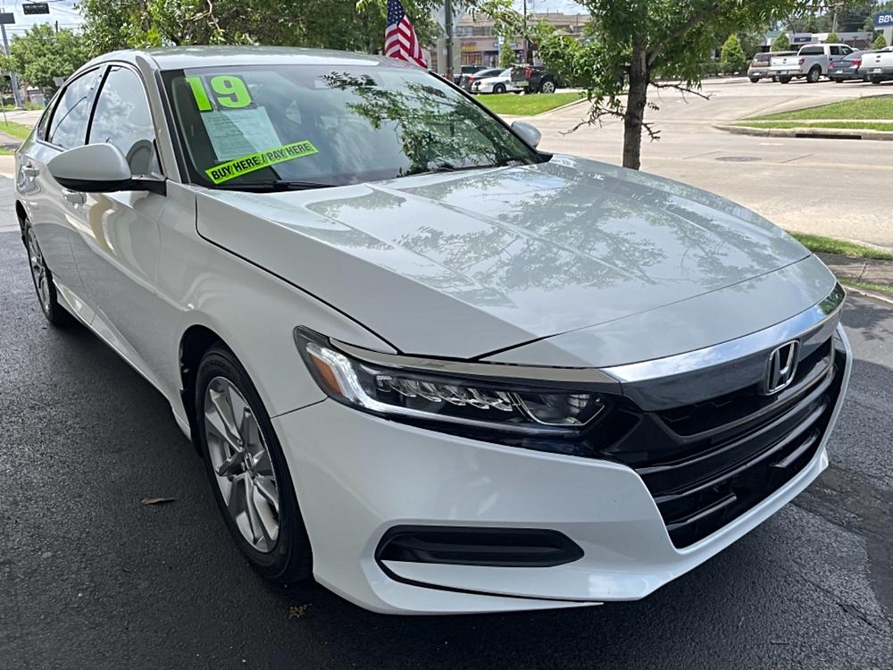 2019 Honda Accord LX's photo