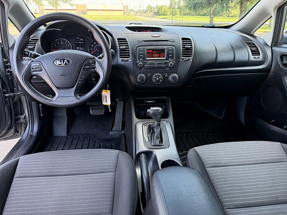 2016 Kia Forte LX - Photo 12