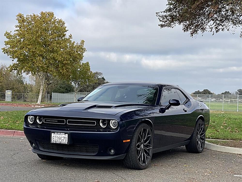 2015 Dodge Challenger SXT's photo