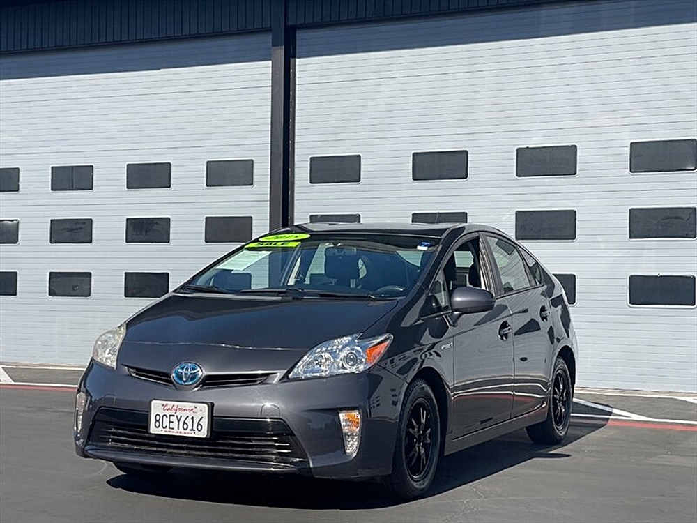 2015 Toyota Prius Two's photo
