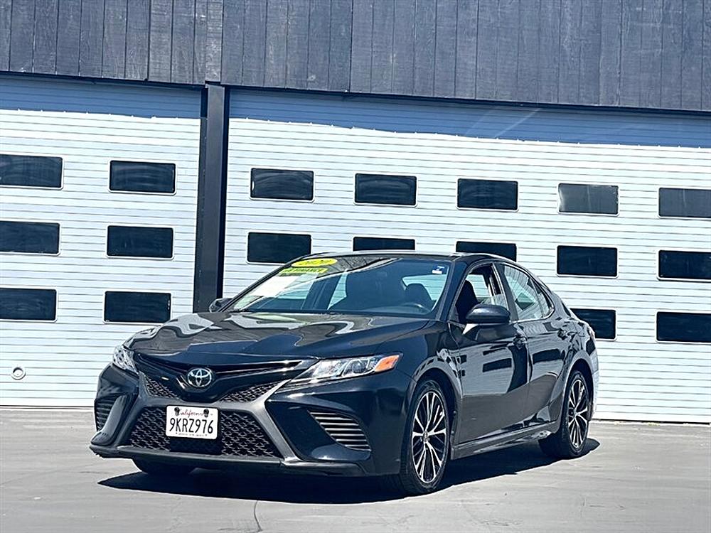 2020 Toyota Camry 2.5 Auto SE's photo
