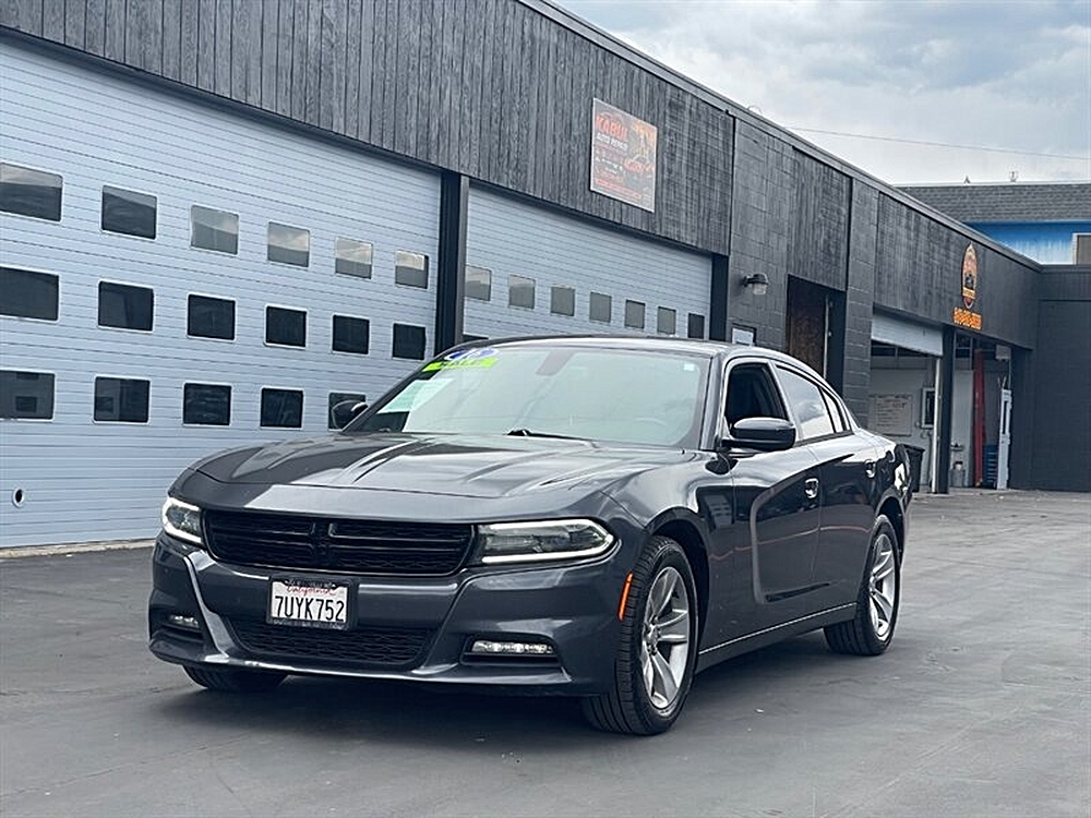 2016 Dodge Charger SXT's photo