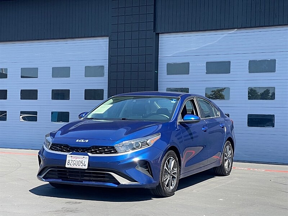 2022 Kia Forte LXS AT's photo