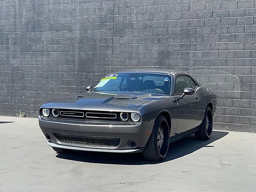 2016 Dodge Challenger SXT's photo