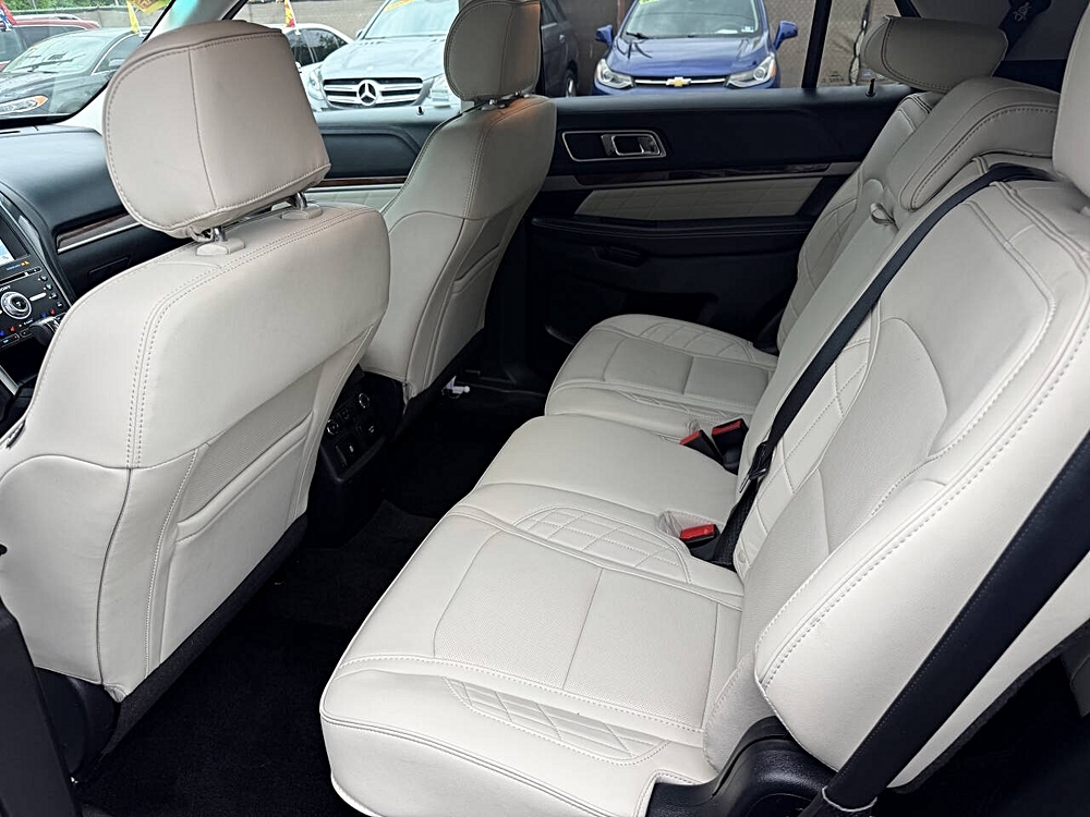 2017 Ford Explorer Platinum - Photo 12