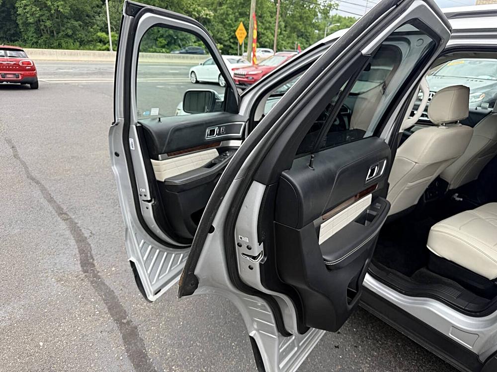 2017 Ford Explorer Platinum - Photo 17