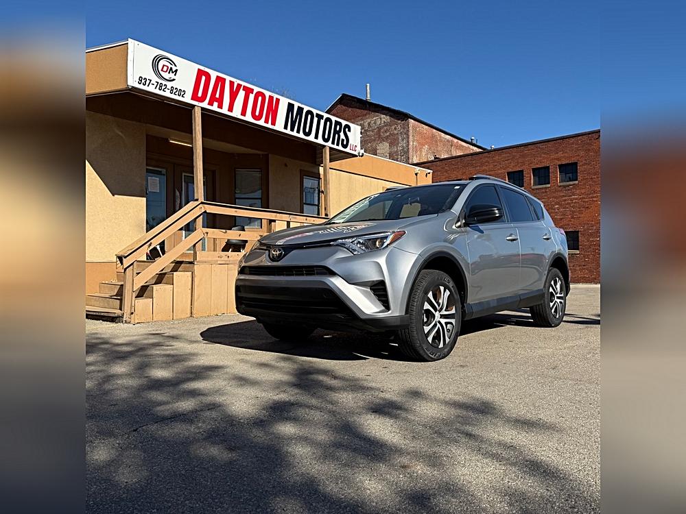 2018 Toyota RAV4 LE's photo