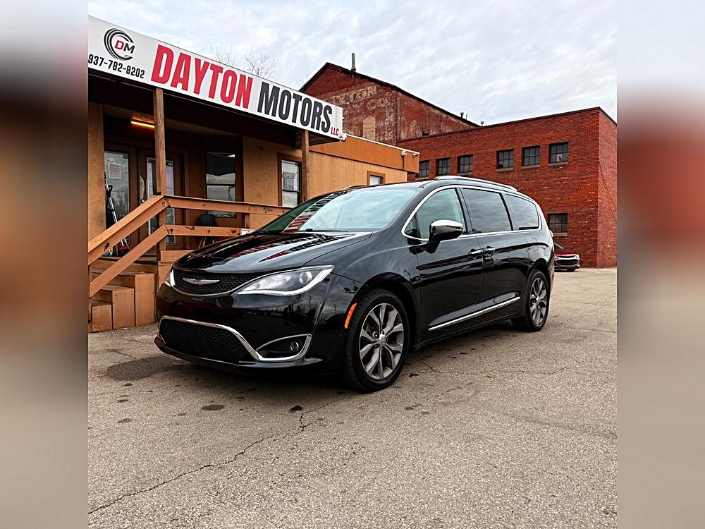2019 Chrysler Pacifica Limited's photo