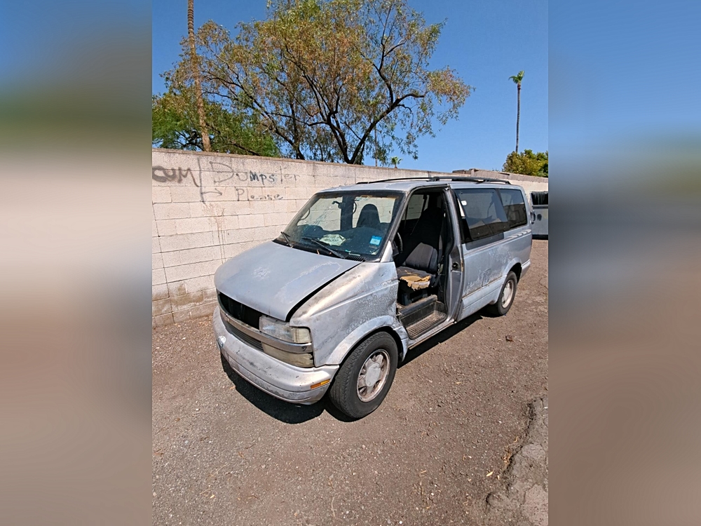 2000 Chevrolet Astro's photo