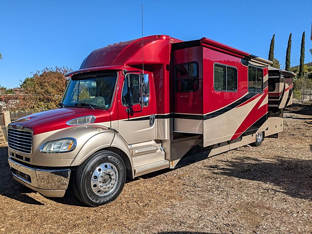 2013 RENEGADE EXPLORER 3000FM MOTORHOME