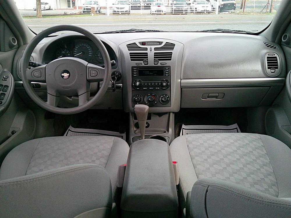 2004 Chevrolet Malibu LS - Photo 11