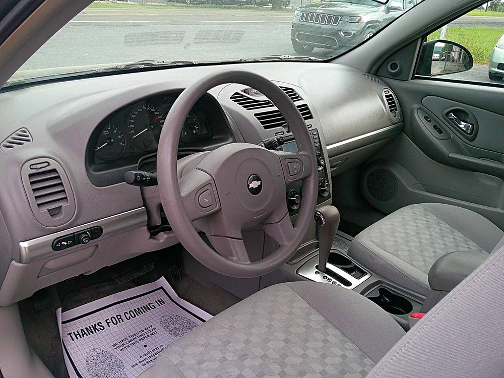 2004 Chevrolet Malibu LS - Photo 9