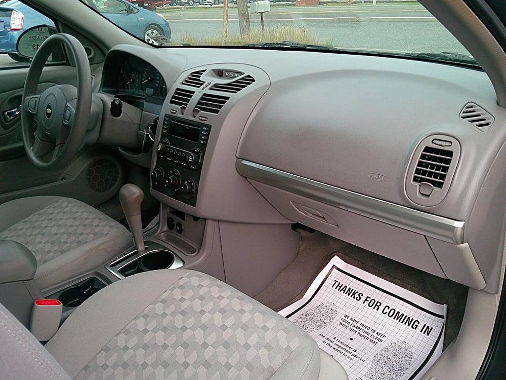2004 Chevrolet Malibu LS - Photo 10