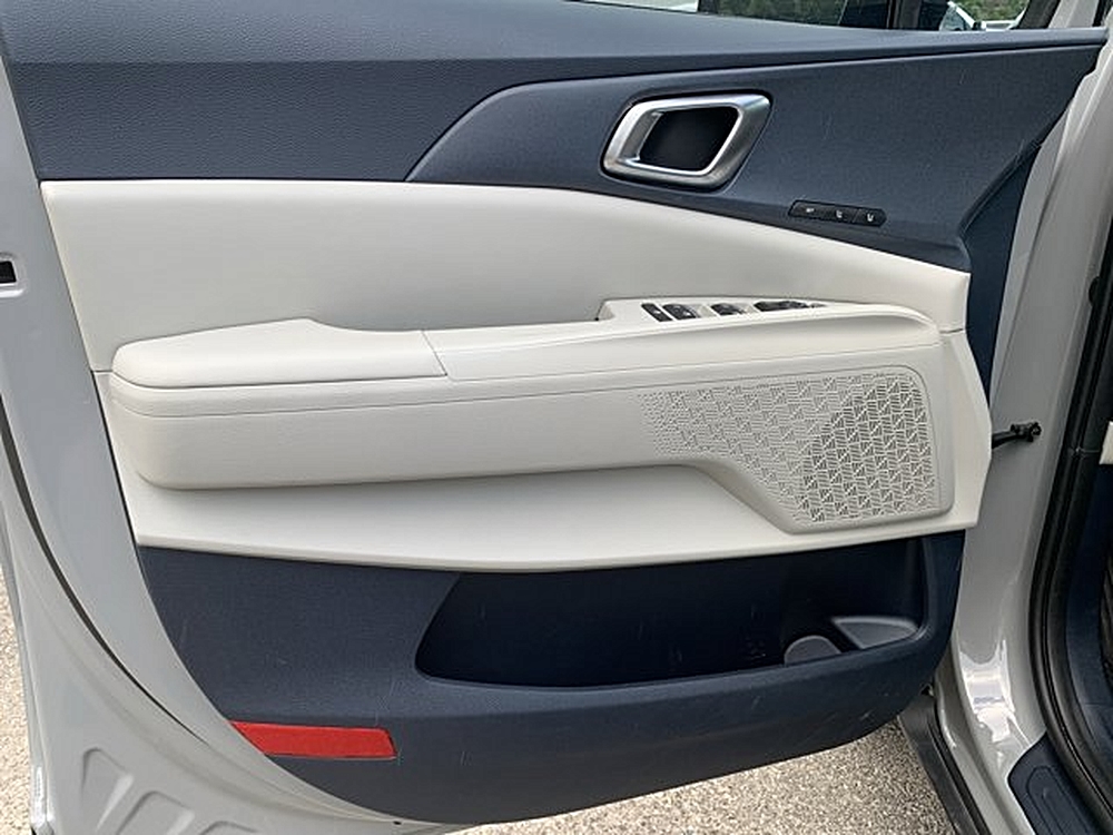 2025 Kia Carnival EX - Photo 11
