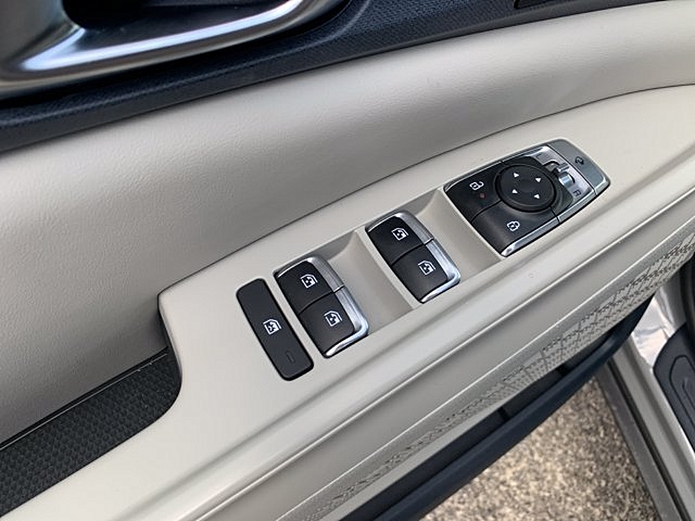 2025 Kia Carnival EX - Photo 12