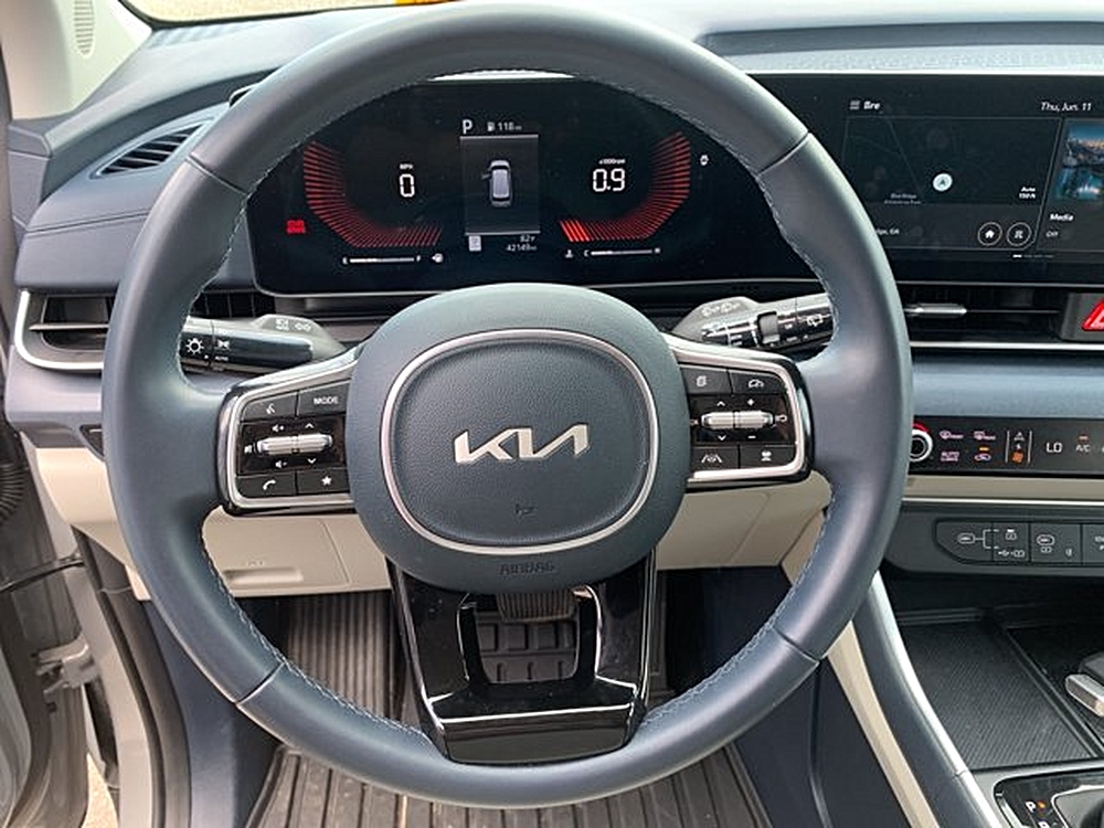 2025 Kia Carnival EX - Photo 18