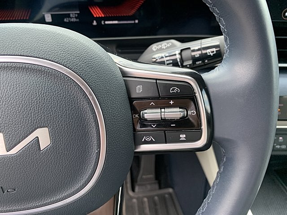 2025 Kia Carnival EX - Photo 20