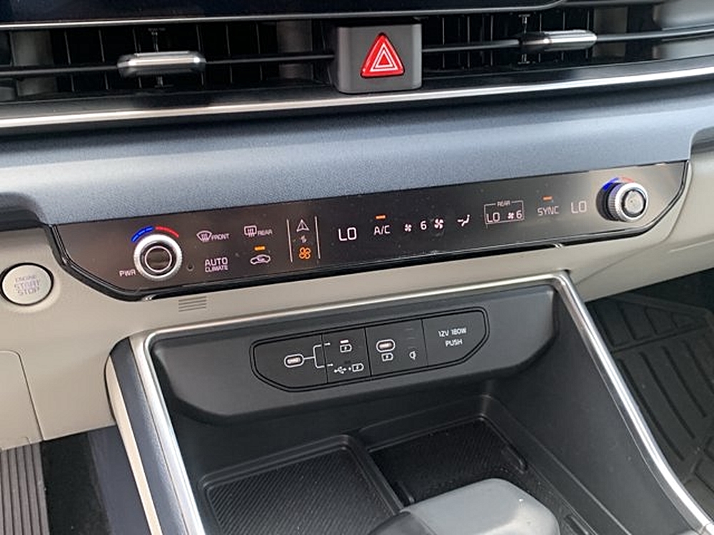 2025 Kia Carnival EX - Photo 24