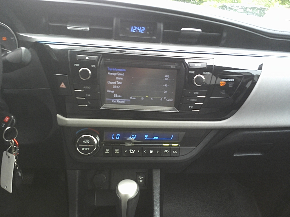 2014 Toyota Corolla L - Photo 16