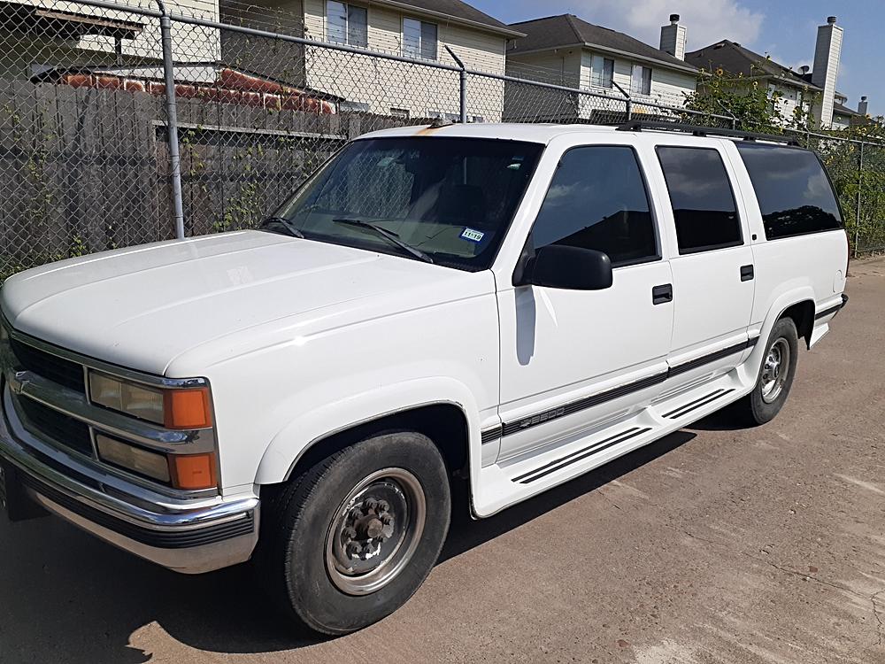 1999 Chevrolet Suburban Base's photo